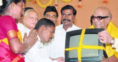 Kalaingar karunanithi distribute free TV to Tamilnadu People