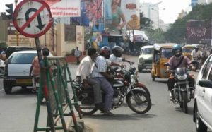 Two Wheeler U Turn on Non U Turn Way