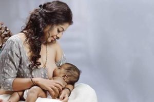 கிரகலட்சுமி நாளிதலில் வெளியான ஜிலு ஜோசப் பாலூட்டும் புகைப்படம்